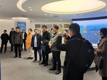新疆維吾爾自治區工業和信息化廳領導考察日風電氣